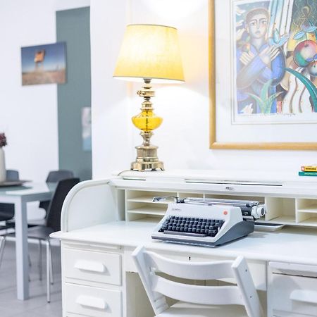 Renovated 5 Bdr House Near Acropolis - New Beds, Terrace & Green Yard เอเธนส์ ภายนอก รูปภาพ