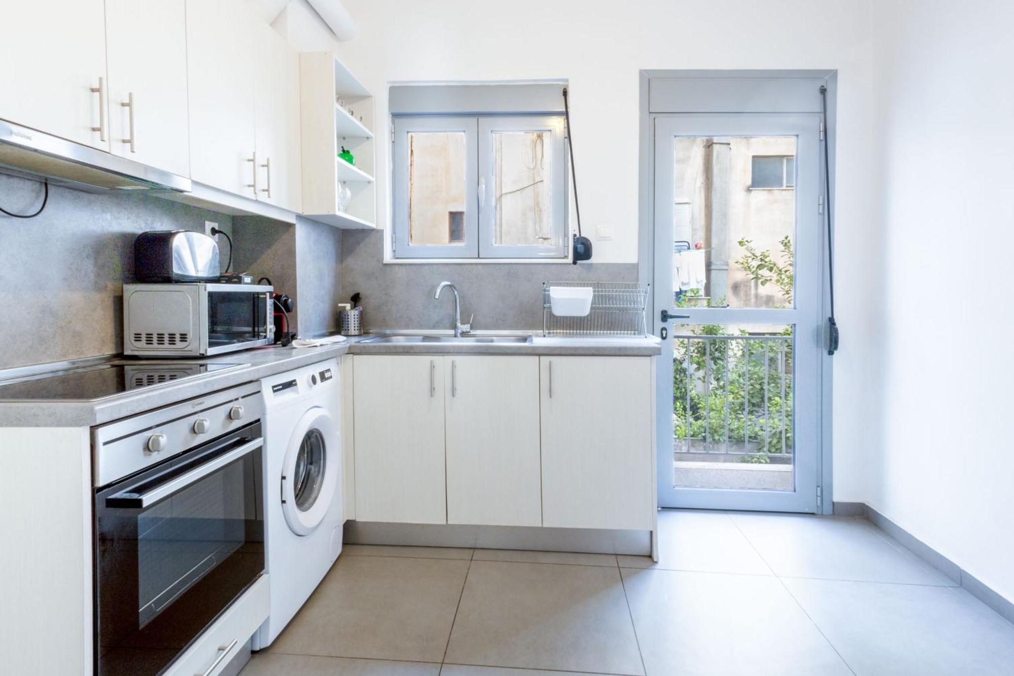 Renovated 5 Bdr House Near Acropolis - New Beds, Terrace & Green Yard เอเธนส์ ภายนอก รูปภาพ