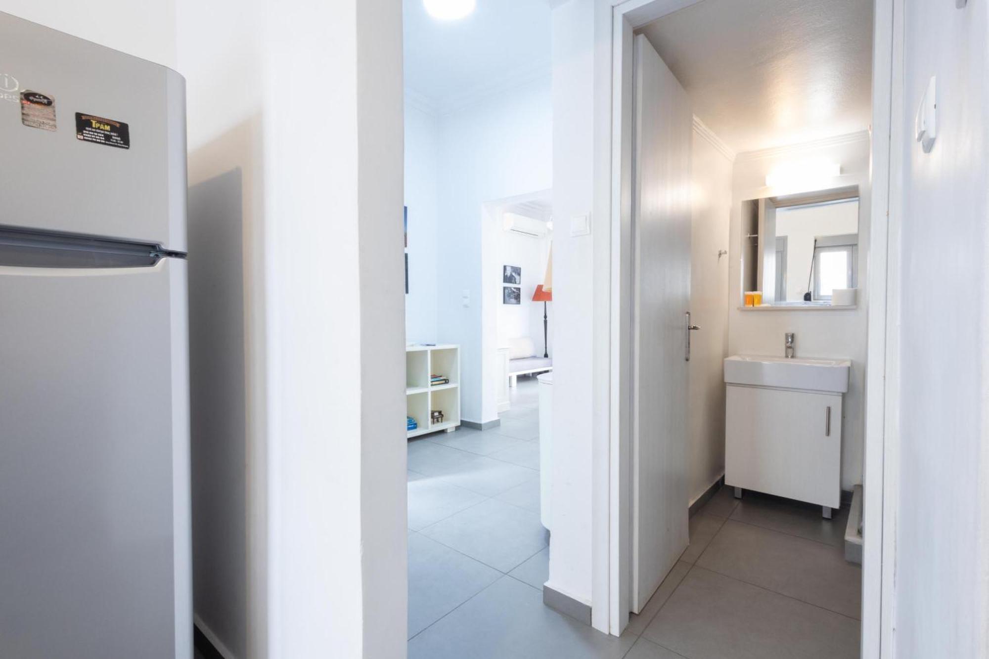 Renovated 5 Bdr House Near Acropolis - New Beds, Terrace & Green Yard เอเธนส์ ภายนอก รูปภาพ