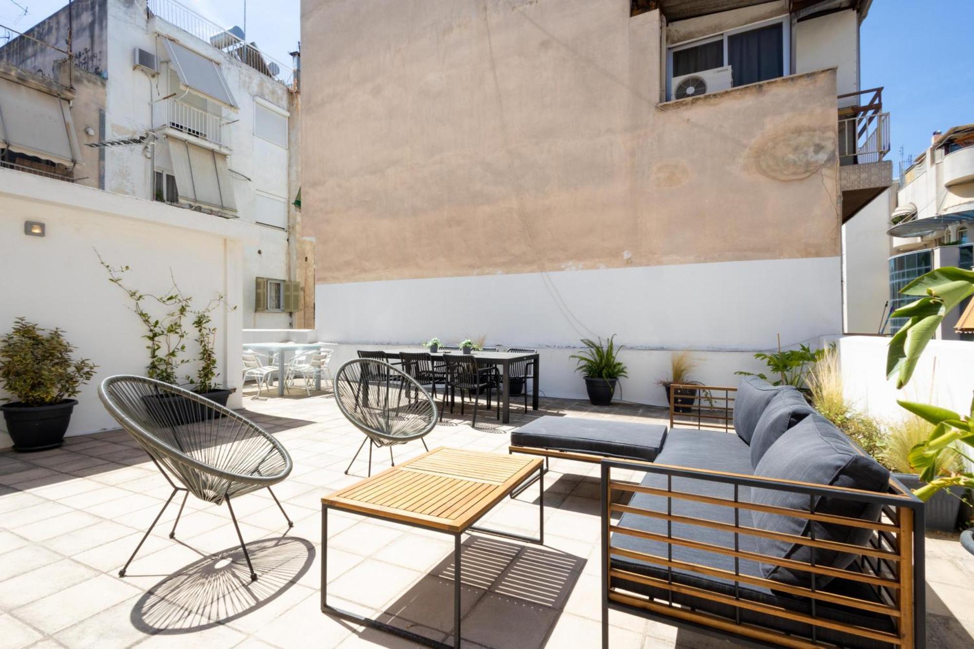 Renovated 5 Bdr House Near Acropolis - New Beds, Terrace & Green Yard เอเธนส์ ภายนอก รูปภาพ