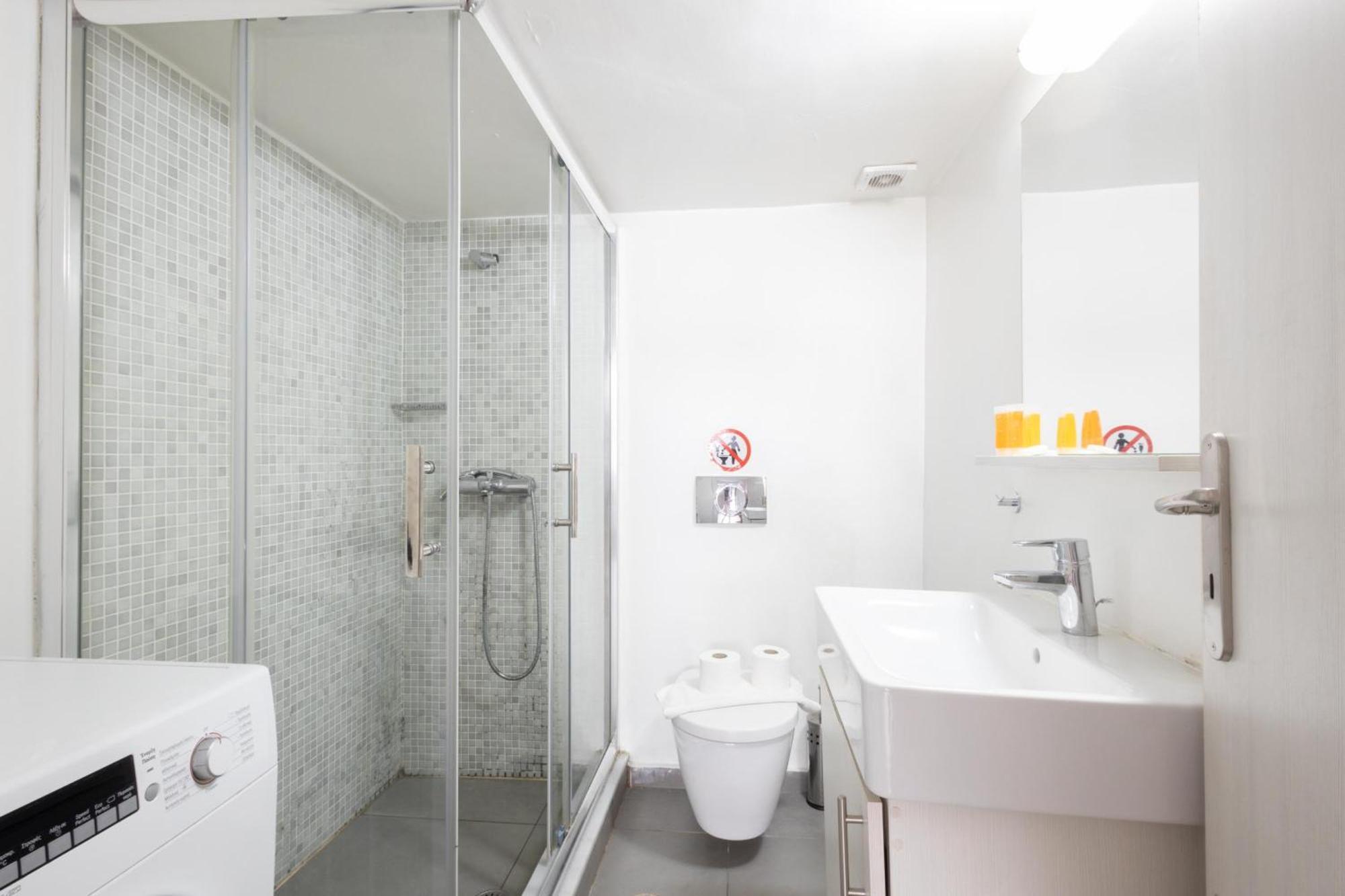 Renovated 5 Bdr House Near Acropolis - New Beds, Terrace & Green Yard เอเธนส์ ภายนอก รูปภาพ