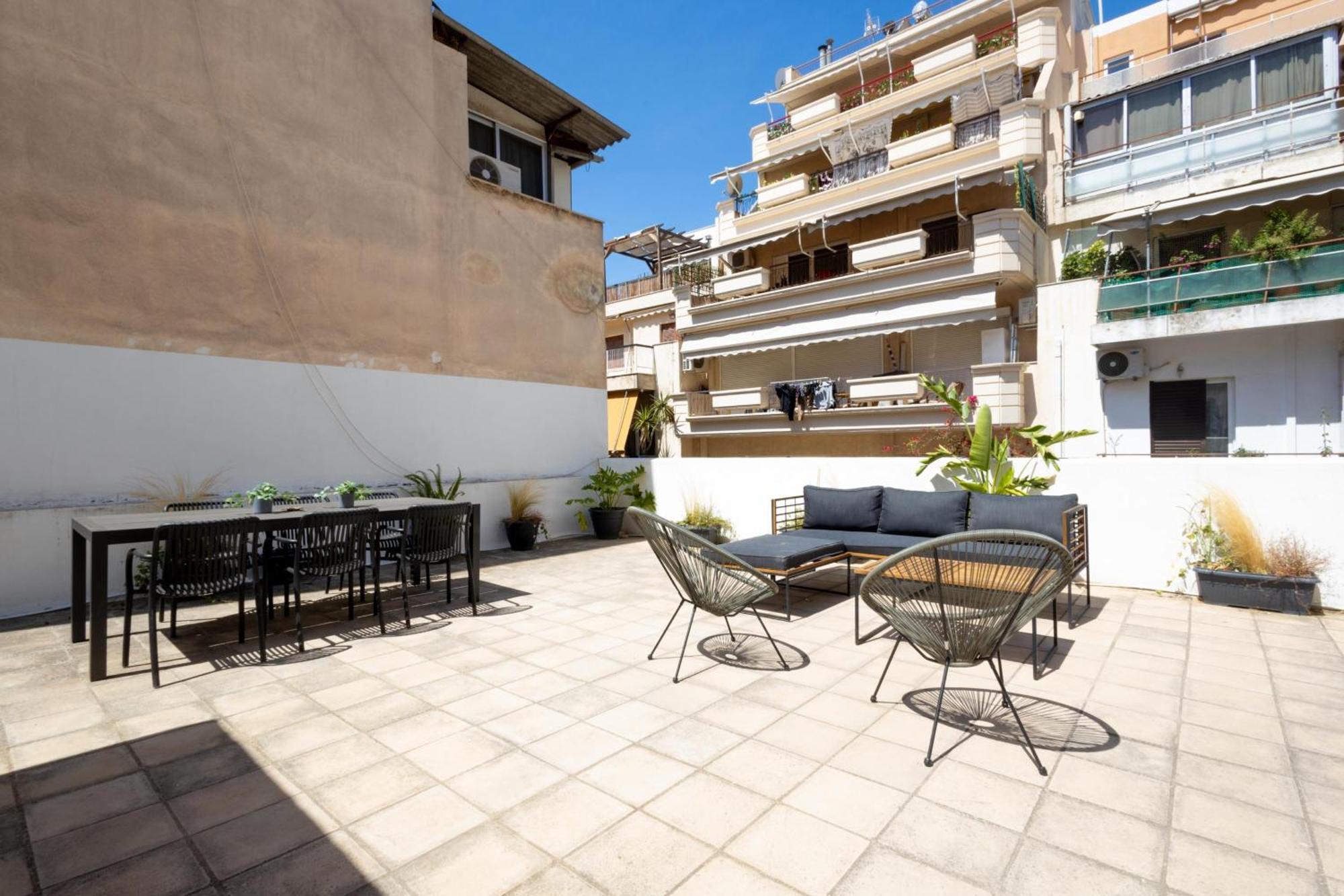 Renovated 5 Bdr House Near Acropolis - New Beds, Terrace & Green Yard เอเธนส์ ภายนอก รูปภาพ