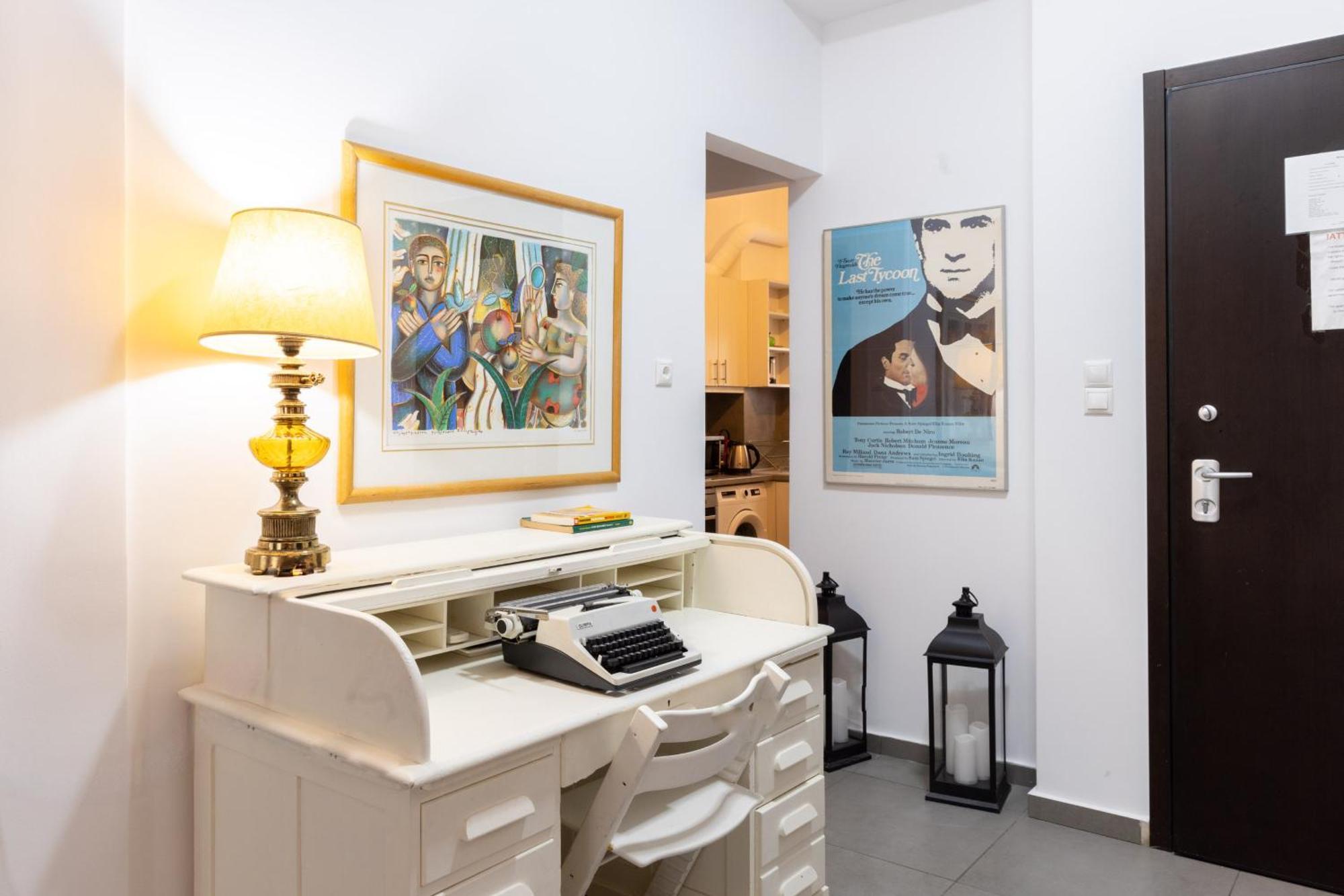 Renovated 5 Bdr House Near Acropolis - New Beds, Terrace & Green Yard เอเธนส์ ภายนอก รูปภาพ