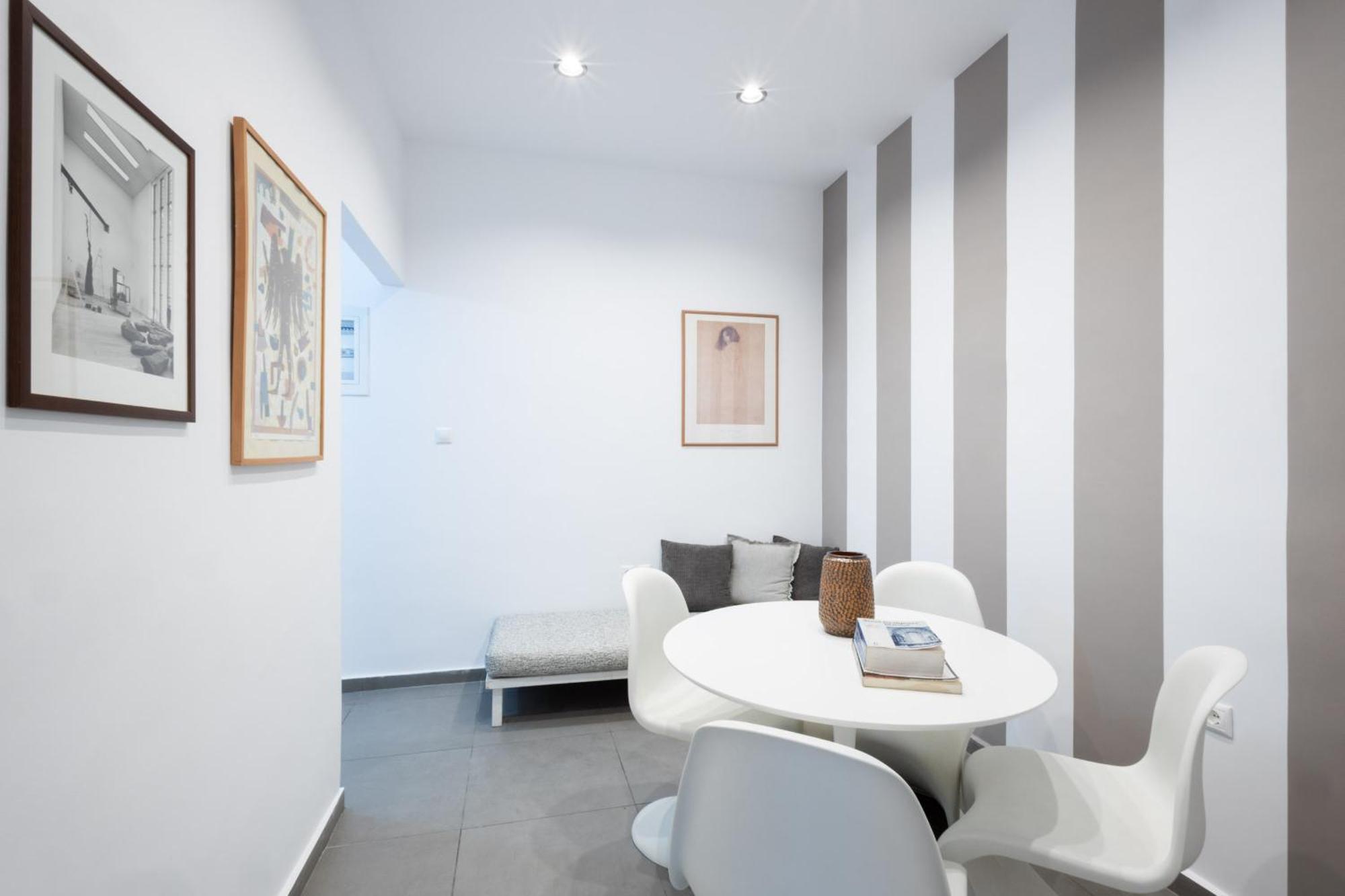 Renovated 5 Bdr House Near Acropolis - New Beds, Terrace & Green Yard เอเธนส์ ภายนอก รูปภาพ