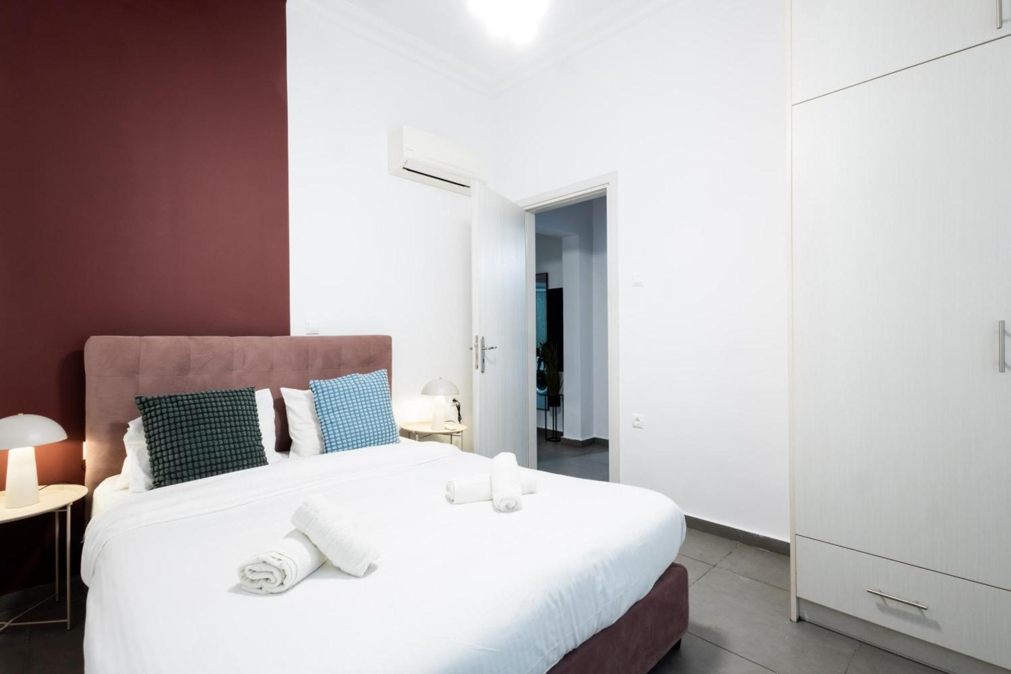 Renovated 5 Bdr House Near Acropolis - New Beds, Terrace & Green Yard เอเธนส์ ภายนอก รูปภาพ